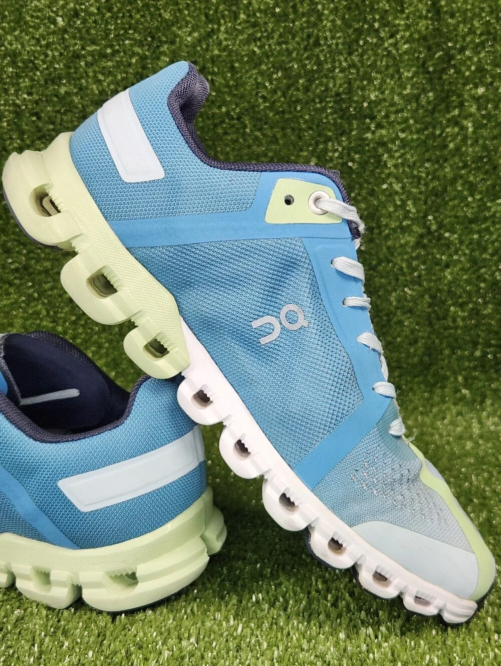 On Running CloudFlow 3 Womens Athletic Walking Cushioned Shoes Sneakers Size 6.5